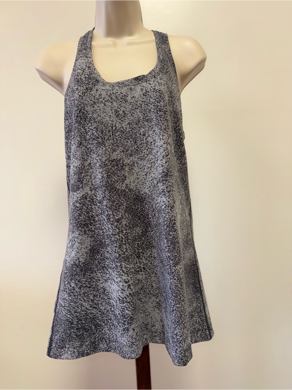 Lululemon Grey/Black Pattern Form Fitting Tank Top